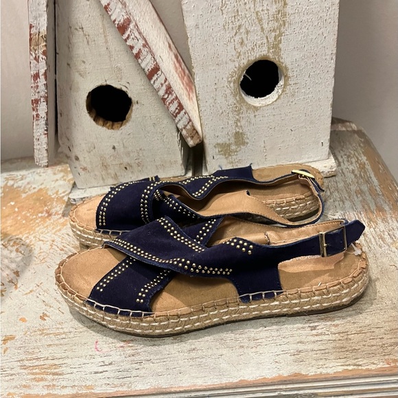 Aerosoles Size 10 Navy and Tan Gold Studded Sandals - Picture 3 of 8